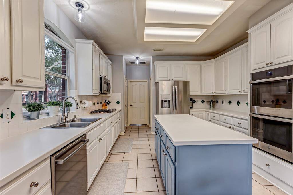 Plenty of counter and cabinet space.