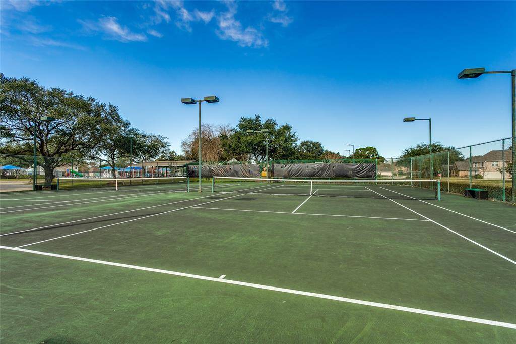 South Shore Harbour is a gem of the Bay Area and has tons of amenities.