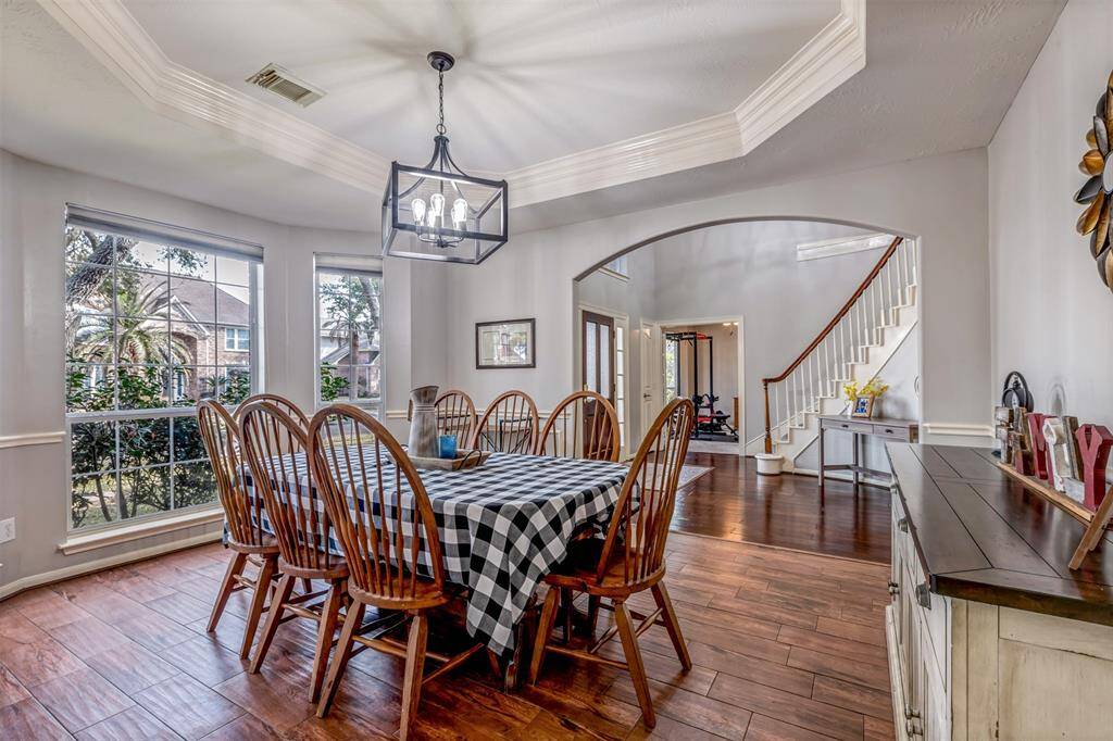 Crown moulding and chair rails frame the space perfectly.