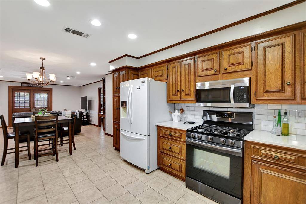 Refrigerator stays