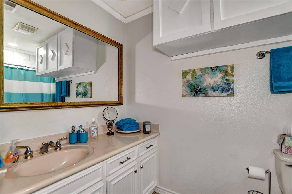 Master bath with large vanity area