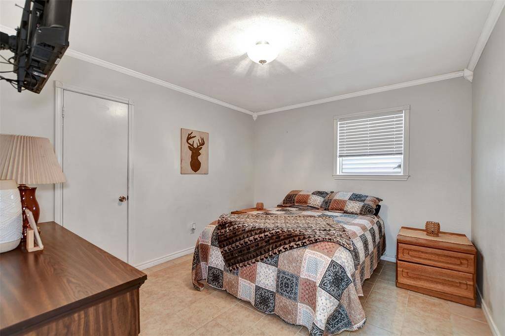 2nd bedroom with large closet