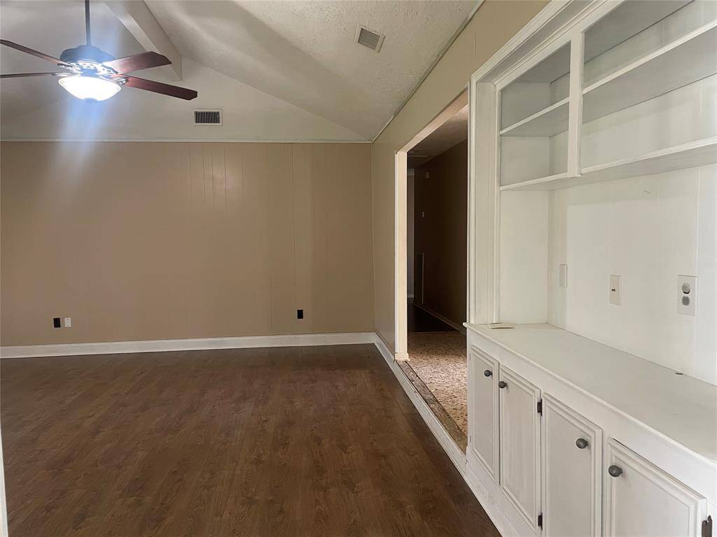 Inviting entrance to the living room