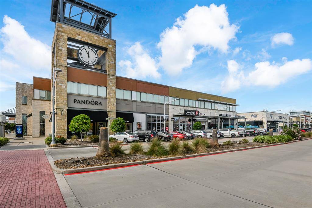 Pearland and Manvel Town Center just minutes away!