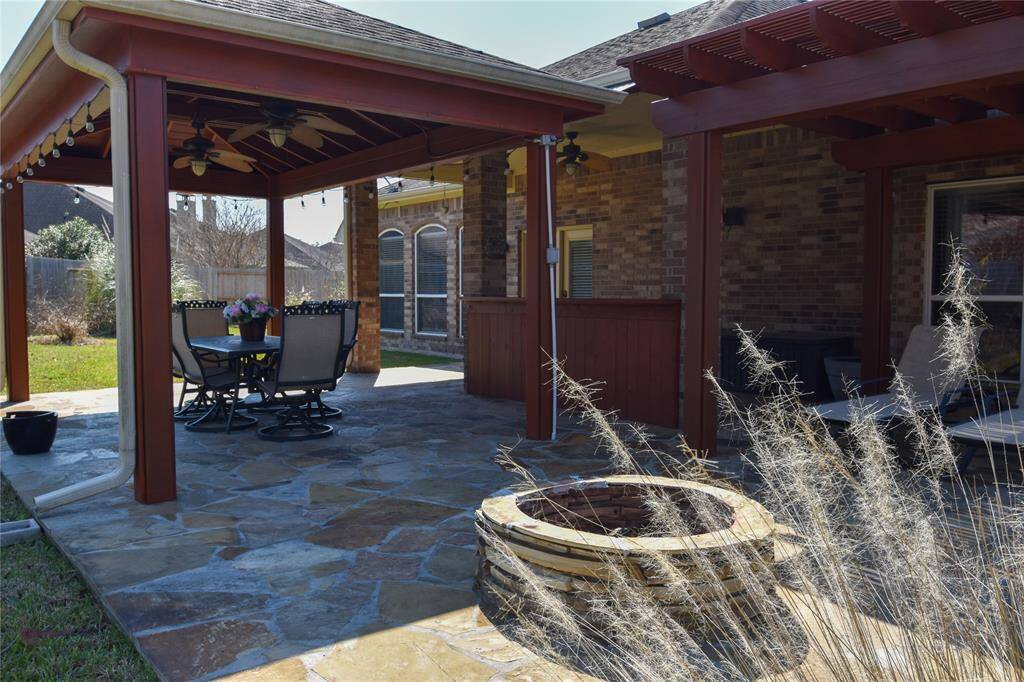 Step outside to an oversized covered patio, ideal for outdoor dining, entertaining, or simply unwinding. The massive backyard is pool-ready, giving you endless possibilities to design your dream outdoor oasis!