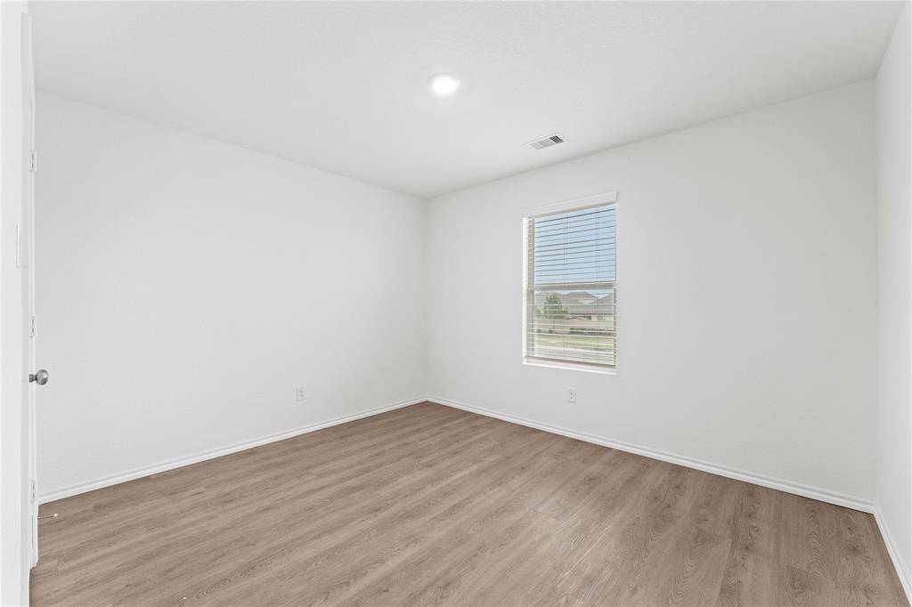Yes, a total of four bedroom in this house