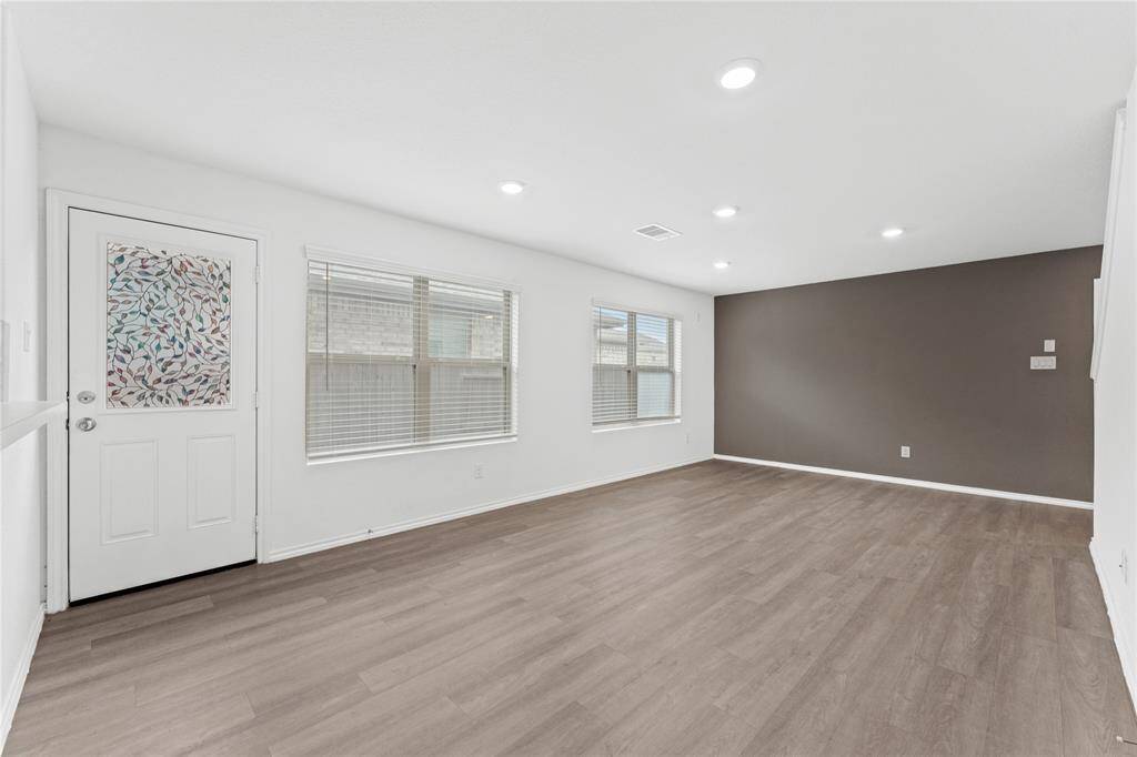 Lovely accent and neutral walls. You will love it.