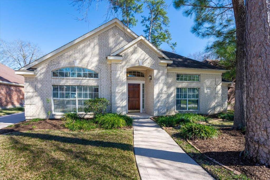 Welcome to this beautifully maintained and meticulously clean home!