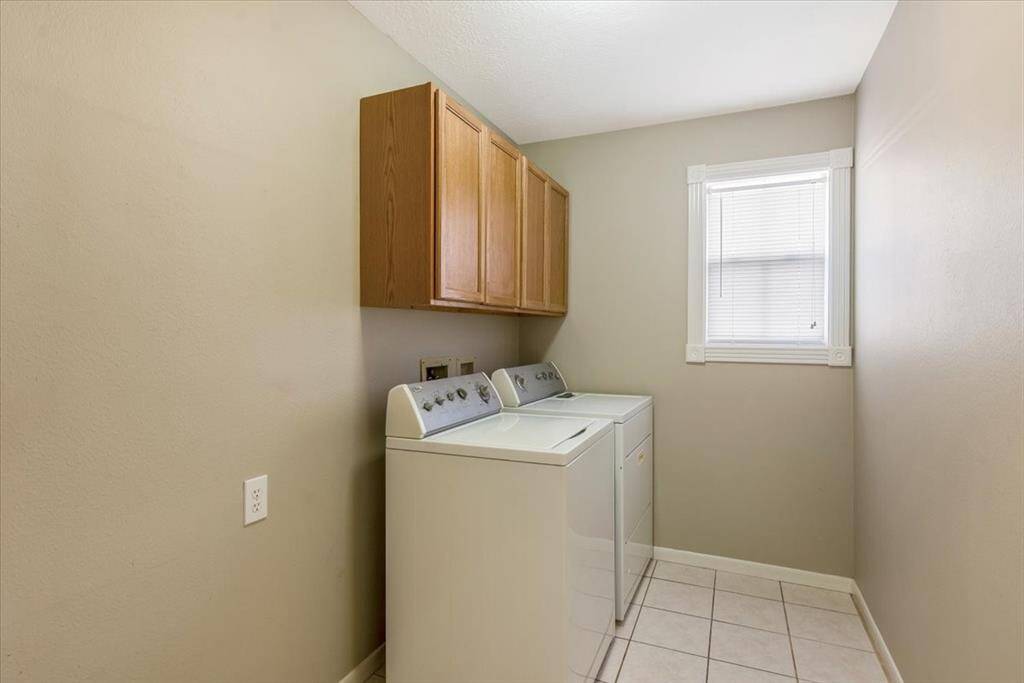 Spacious laundry room.
