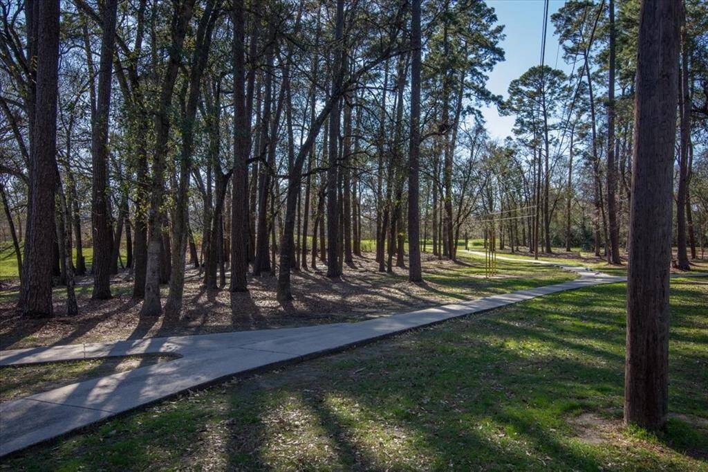 Community amenities. Walking trails.