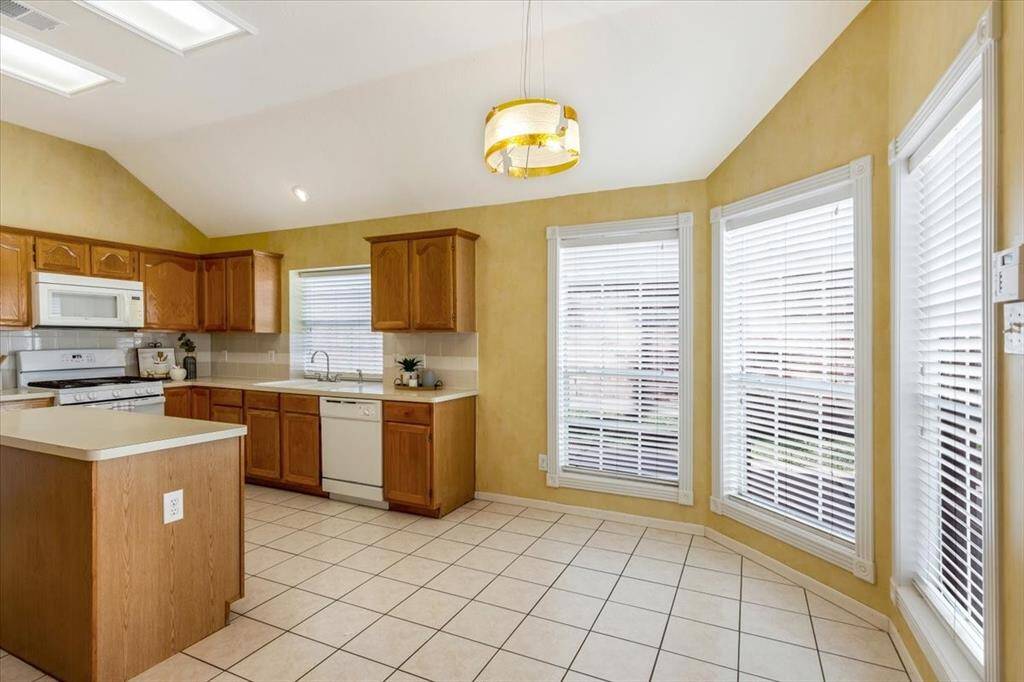Open to the lightful breakfast area.