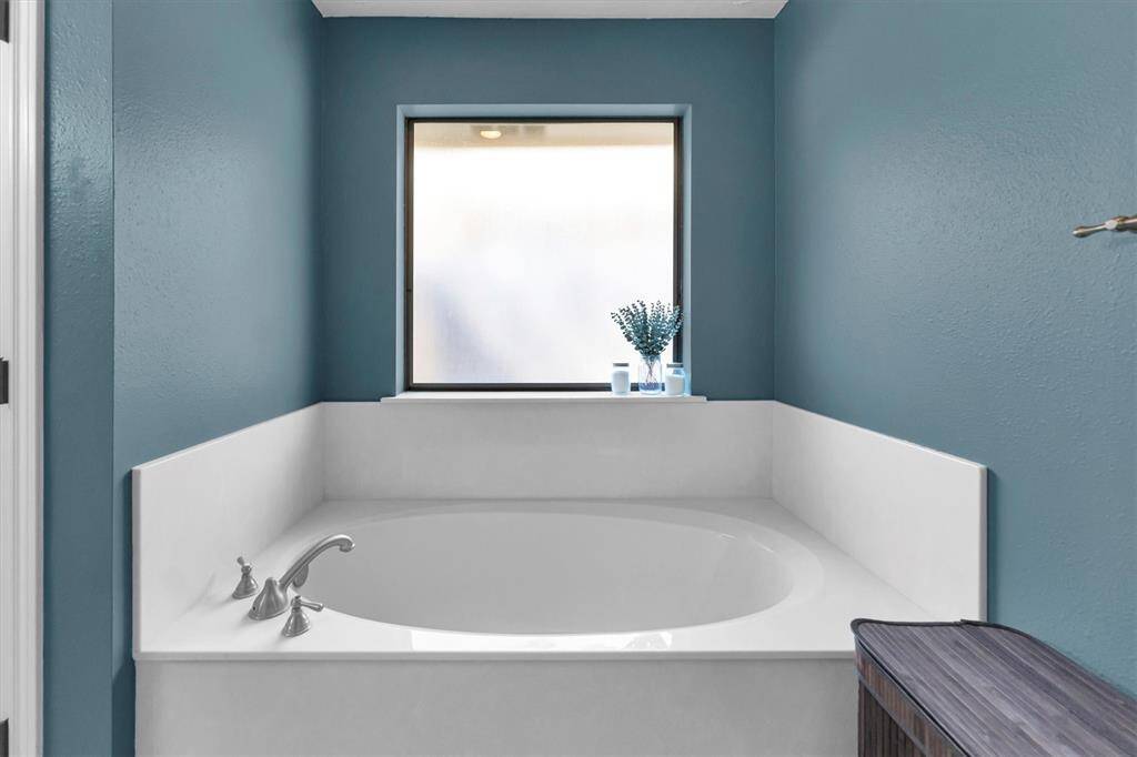 Soaking tub
