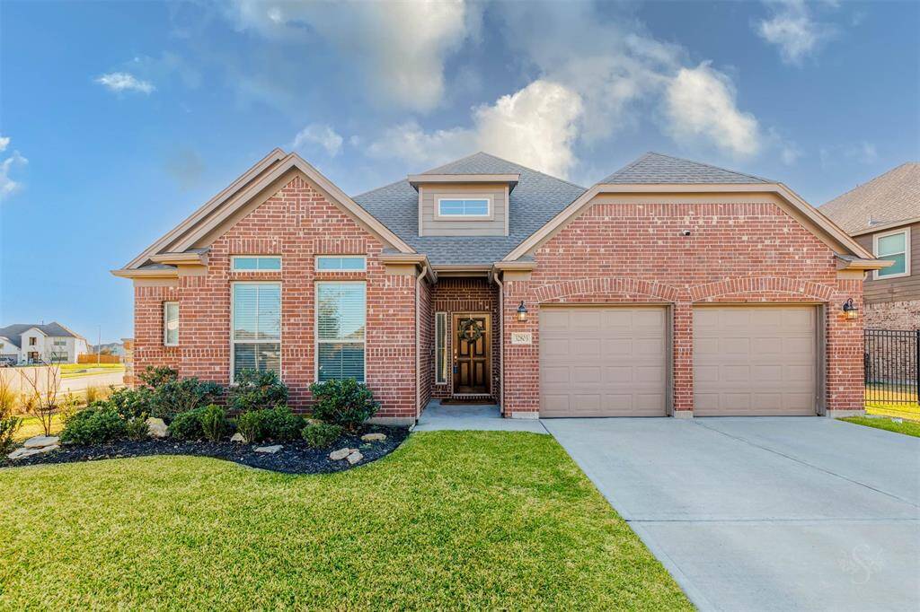 SPECTACULAR 2 story Long Lake built home located on a corner, greenbelt lot in the beautiful Vanbrooke community featuring 5 bedrooms (4 DOWN), 3 full baths, 1 half bath, 2 car garage and open concept floor plan that flows nicely for entertaining!