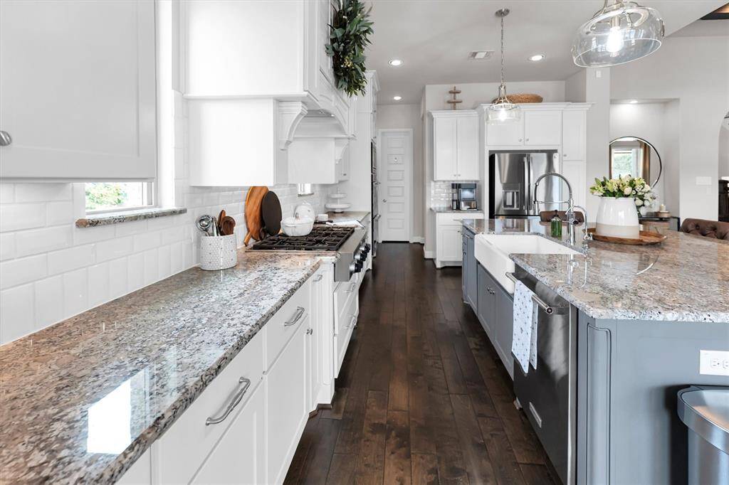 Kitchen with great island