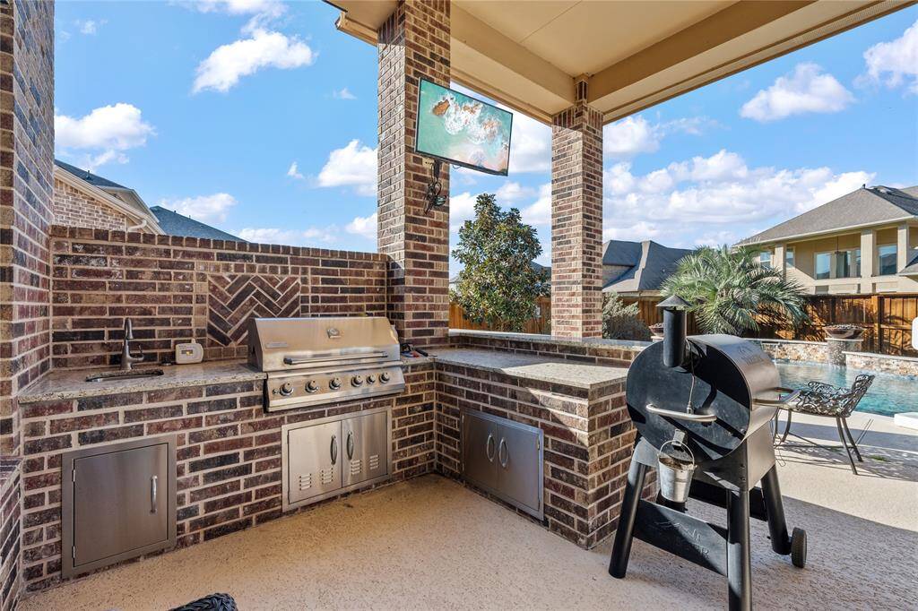 Outdoor kitchen!