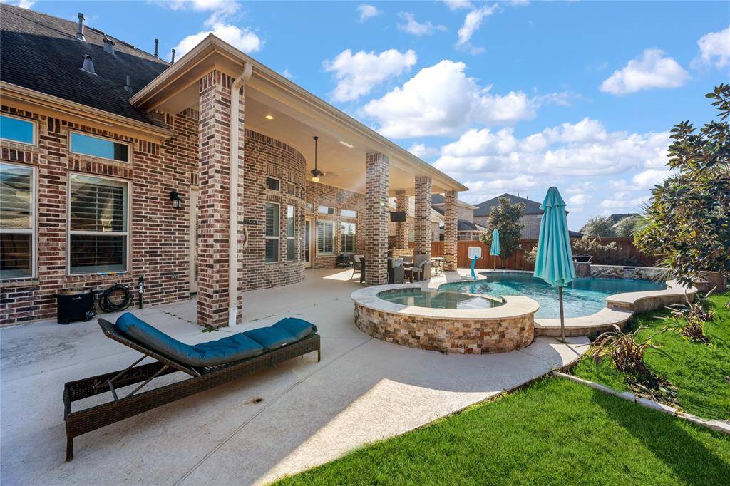 Pool, spa & fire pits!