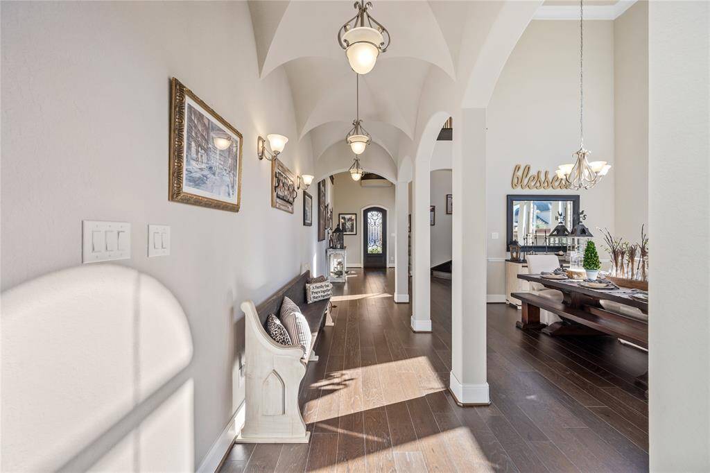 2 story Dining Room for family gatherings!