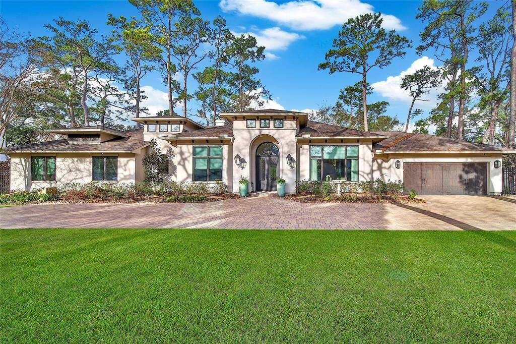 Welcome home to 42 Carolane Trail!