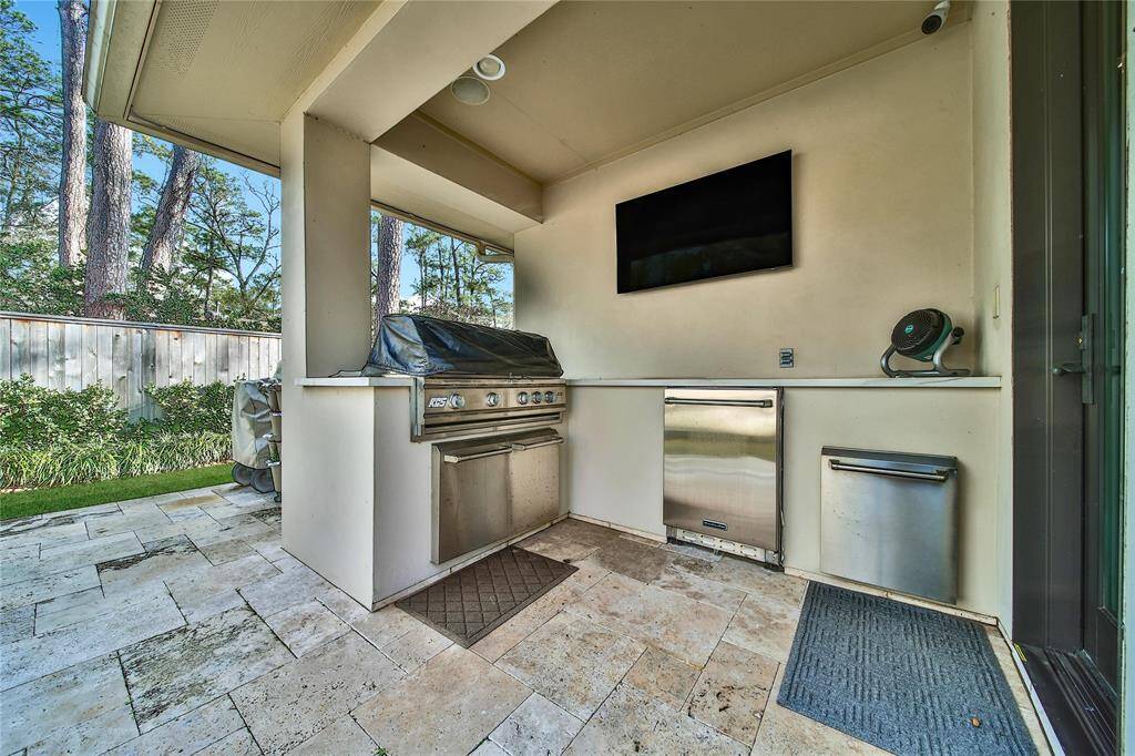 Fabulous outdoor kitchen.