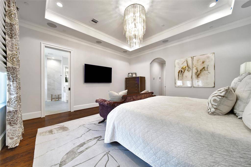 Spacious primary bedroom with ensuite bathroom.