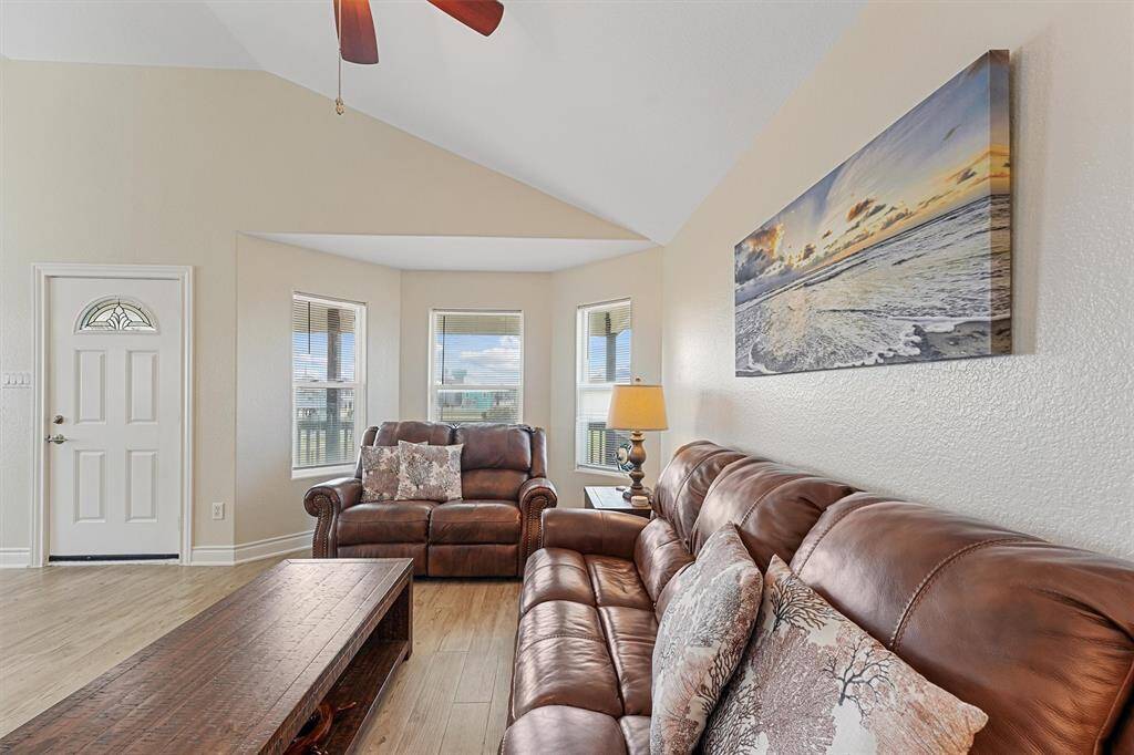 Quality leather loungeroom suite overlooks the open plan living space.