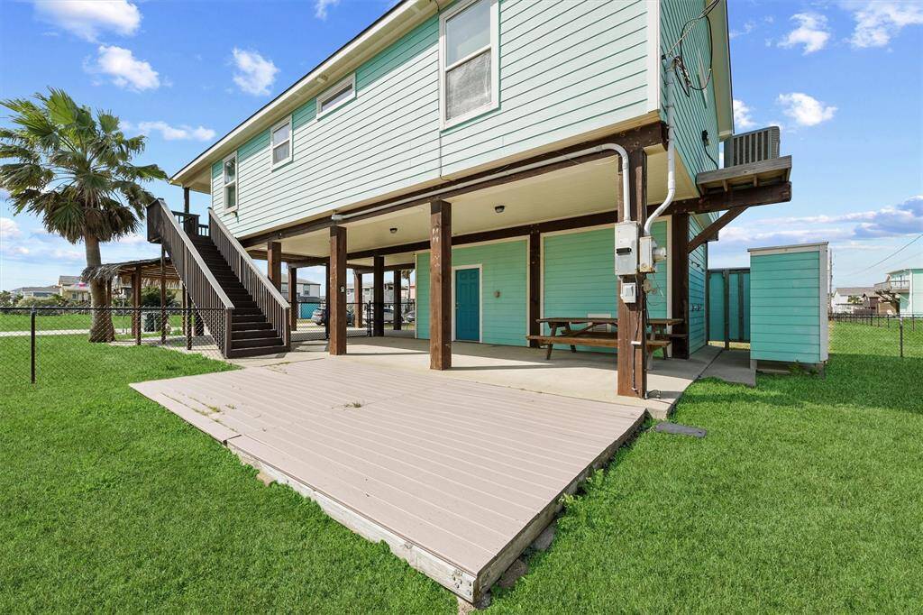 Bonus weatherproof deck for entertaining while you wash off your surfboard.