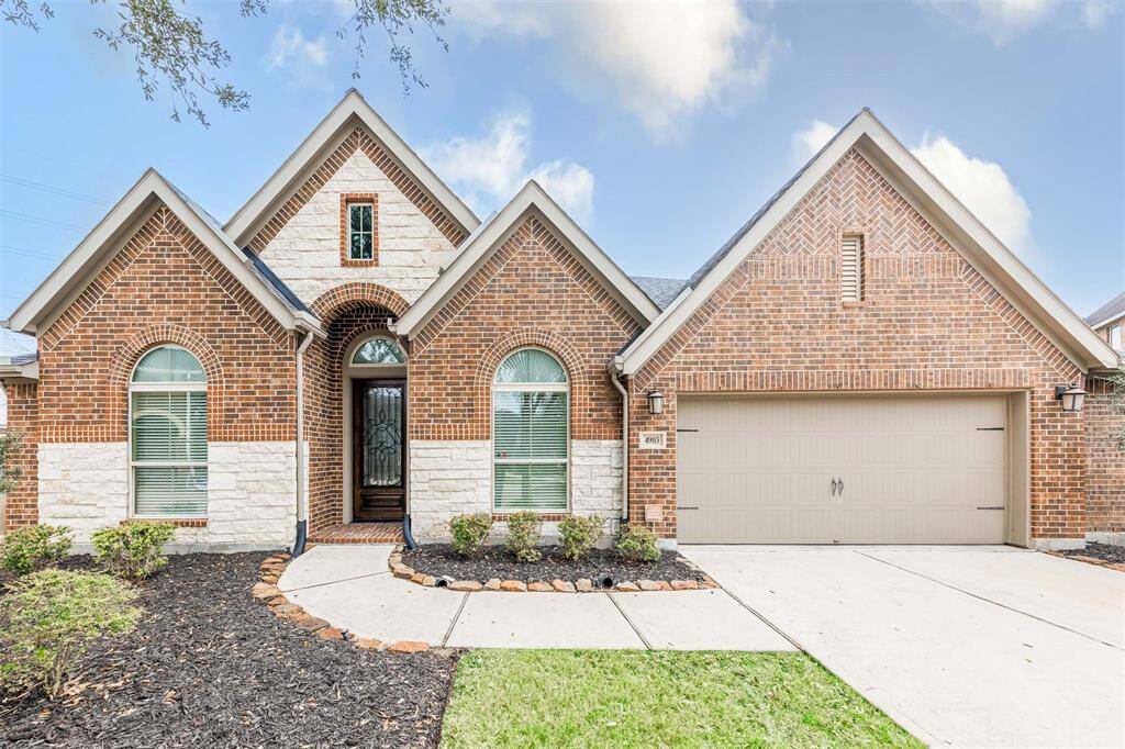 MAGNIFICENT Perry Homes 1 story gem is situated on a huge cul-de-sac greenbelt lot and features 4 bedrooms, 3 full baths, 1 half bath and a 3.5 car tandem garage.