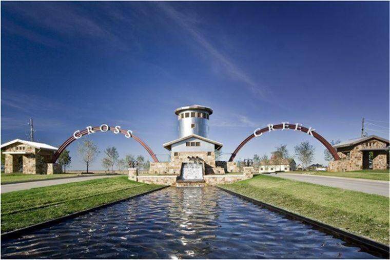 Looking for a community with award winning amenities, a place to connect, Katy ISD schools and a slower pace? Come and see all Cross Creek Ranch has to offer! Lifestyle director on-site hosting activities for the residents throughout the year. Enjoy kayaking, catch and release fishing, fitness classes, an evening stroll along the water, and so much more!
