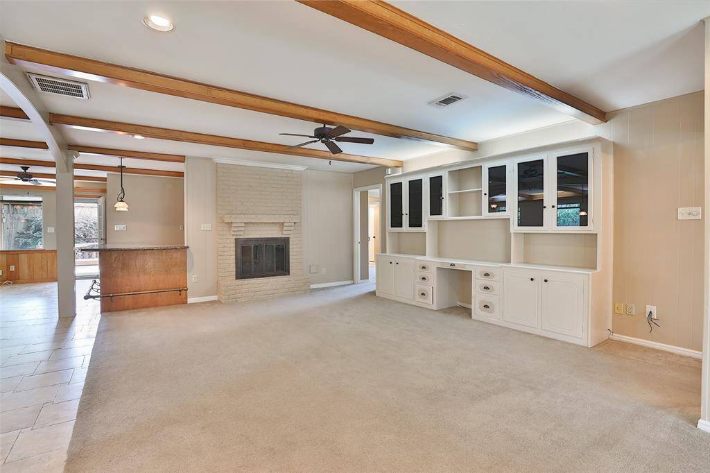 Ceiling fans in all the rooms.  Faux beams in the living and breakfast areas.