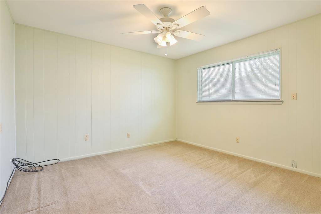 Middle bedroom with nice double paned window and walk-in closet.