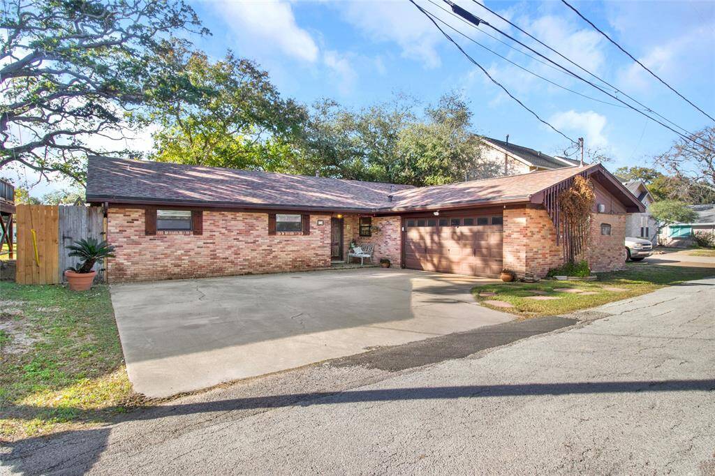 You've Found The Best Of All Worlds In This Cozy Bungalow With Updates And Tons Of Energy Efficient Features!