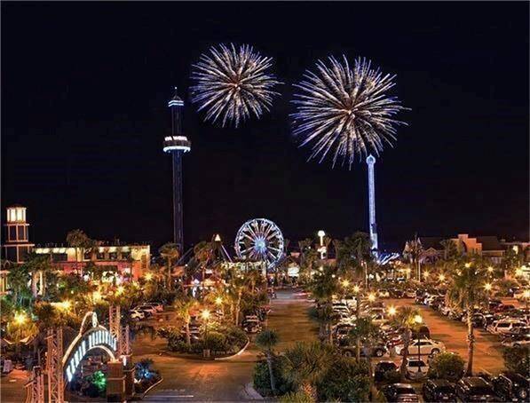 Fireworks At The Kemah Boardwalk....Just A short Golf Cart Or Walk Away!