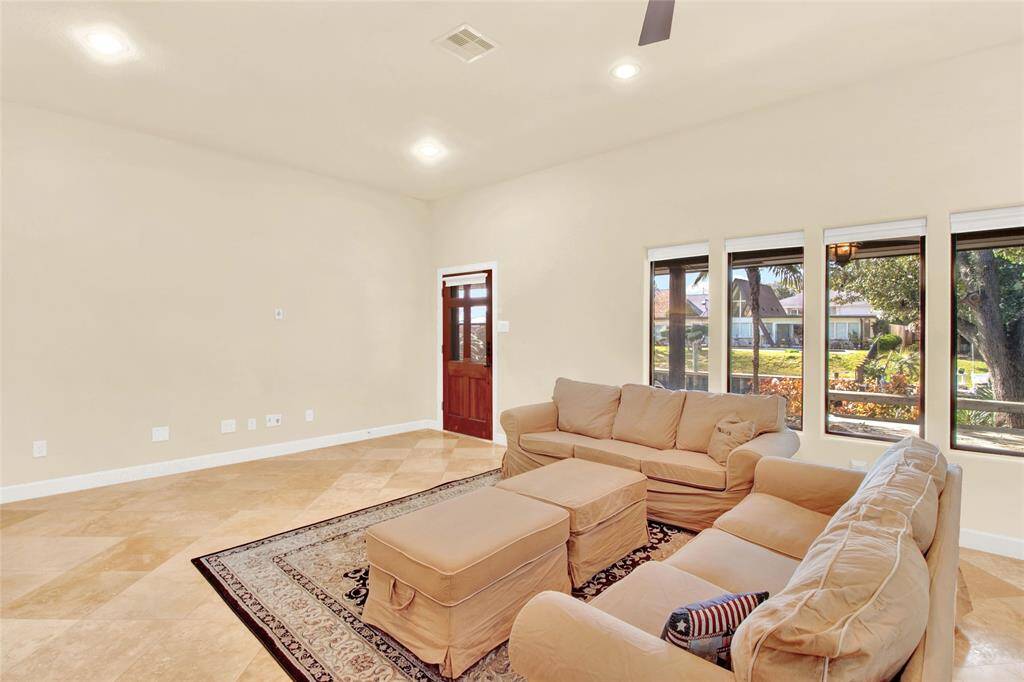 High Ceilings Adorn This Beautiful Space With Recent Lighting/Ceiling Fans And An Incredible View Of The Backyard And Water!