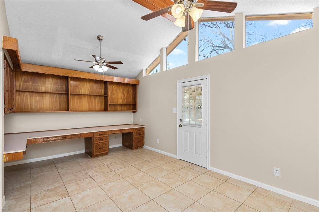 Large bonus room - Study/Office/Library  Lots of natural sunlight with vaulted ceilings.
