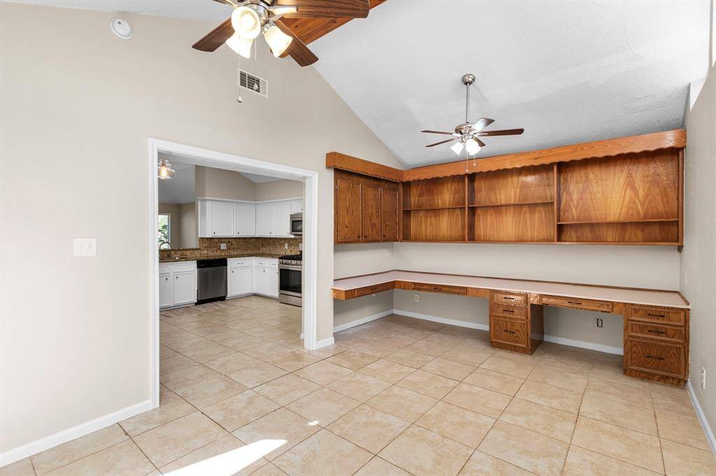 Large bonus room - Study/Office/Library  Lots of natural sunlight with vaulted ceilings