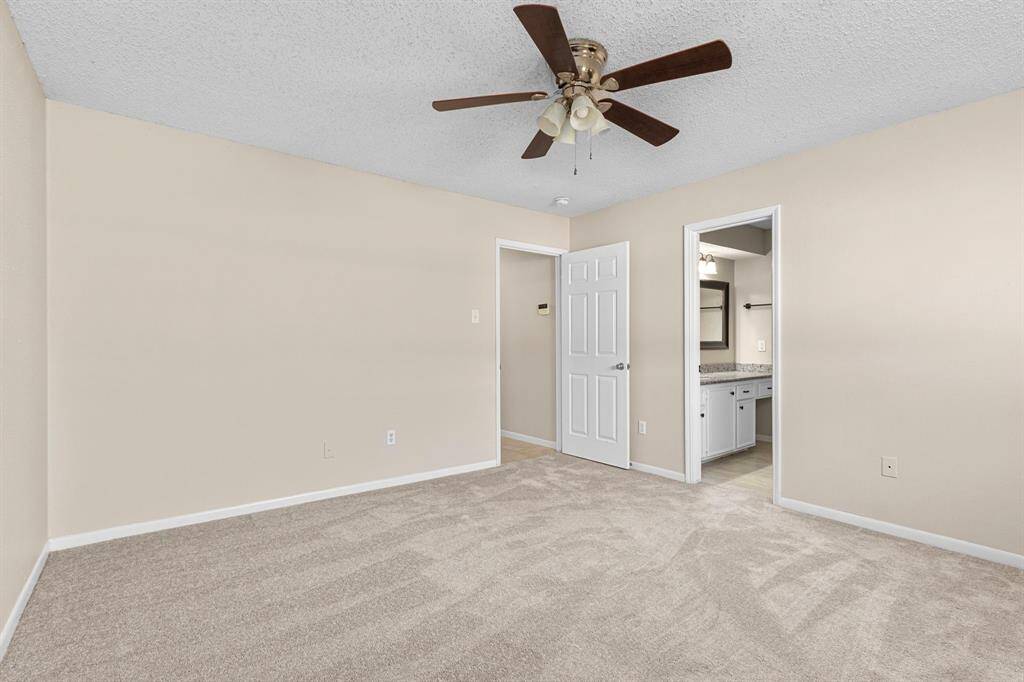 Primary en-suite bedroom