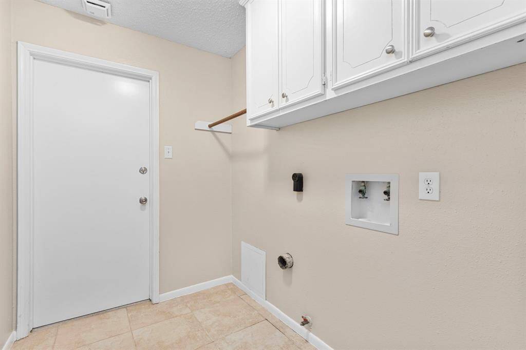 Laundry room/Garage door
