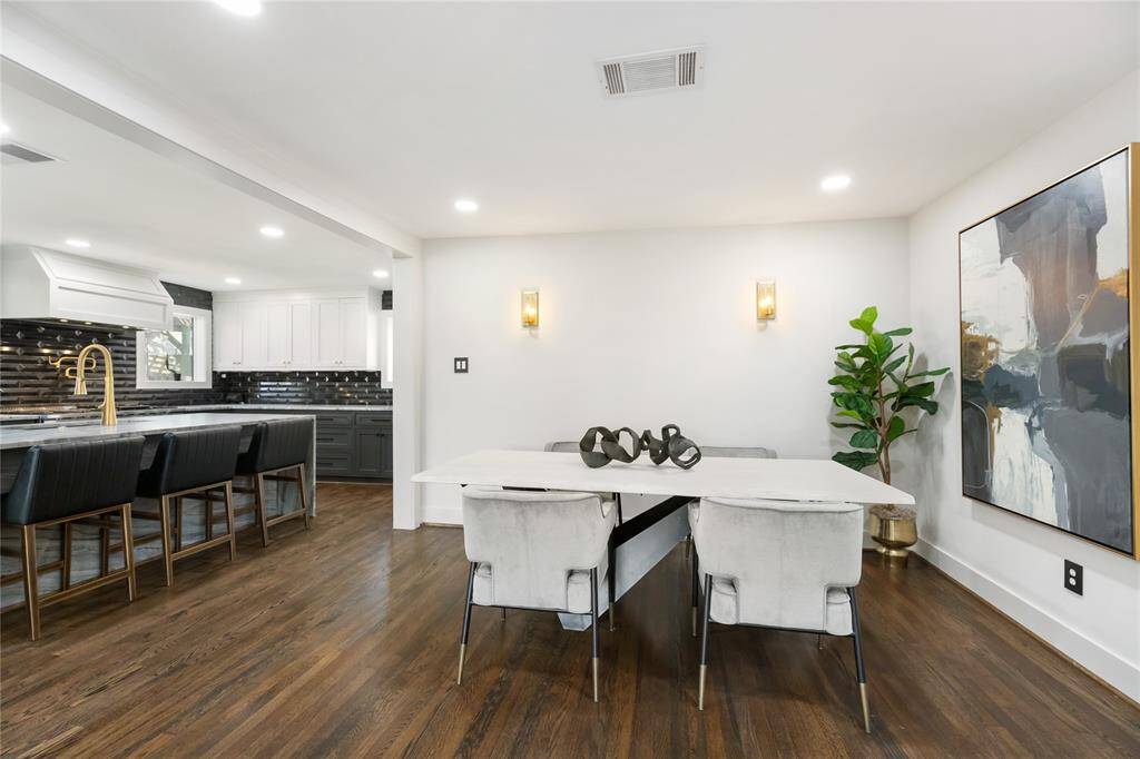 Great flow from the dining room to the kitchen and living is perfect for entertaining