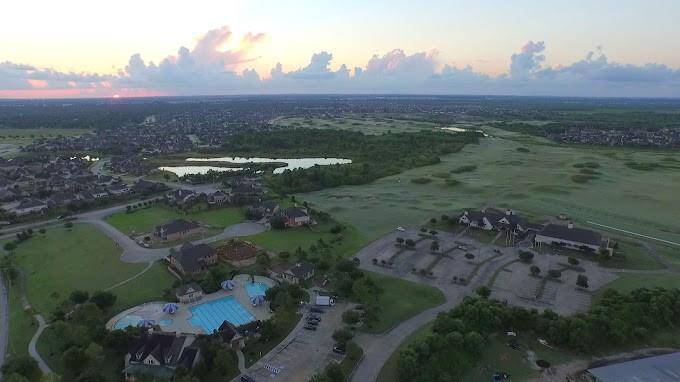 Three beautiful pools and three well kept playgrounds.
