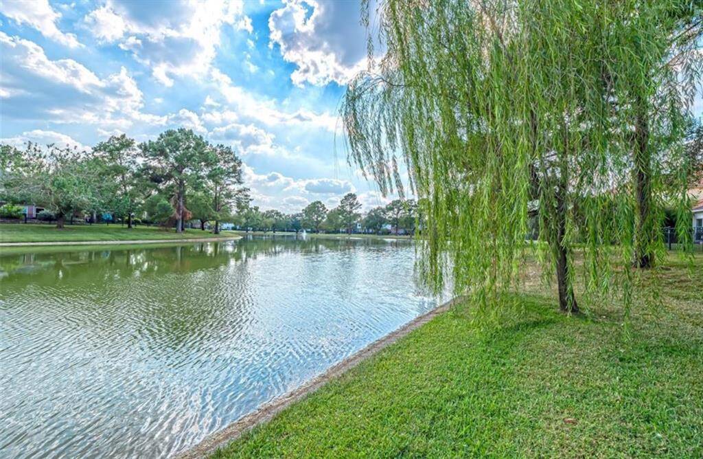Walking distance to the Lake