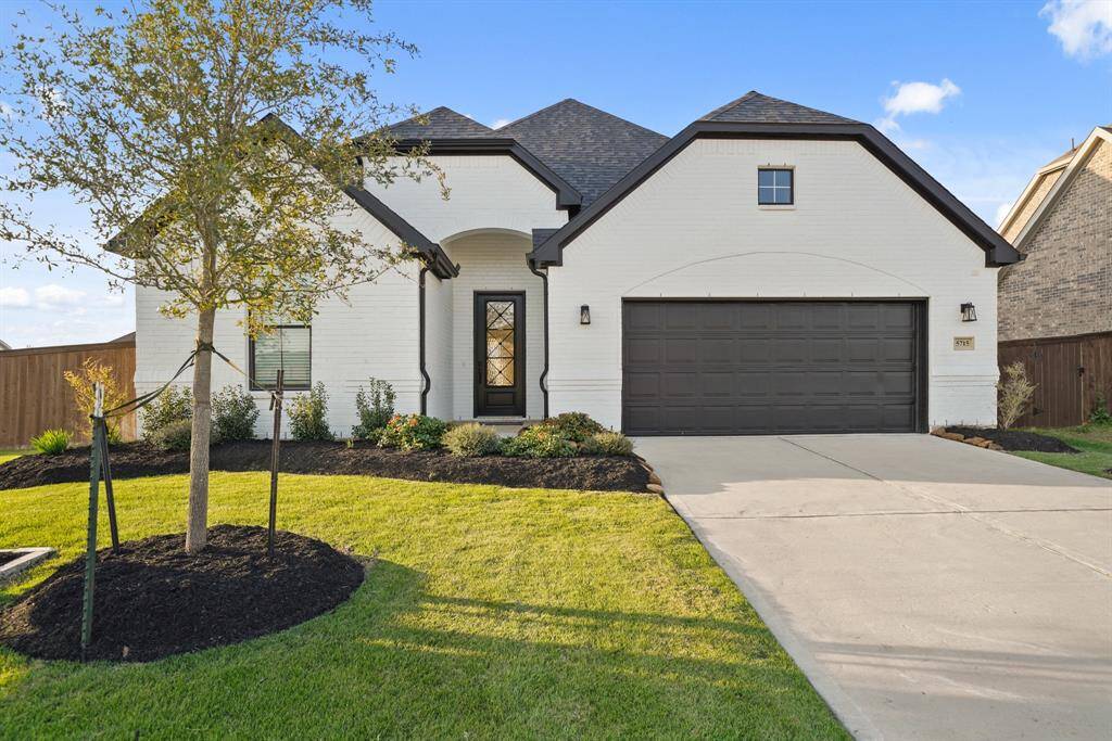 Welcome to your new home-sweet-home, 5715 Caracara St.