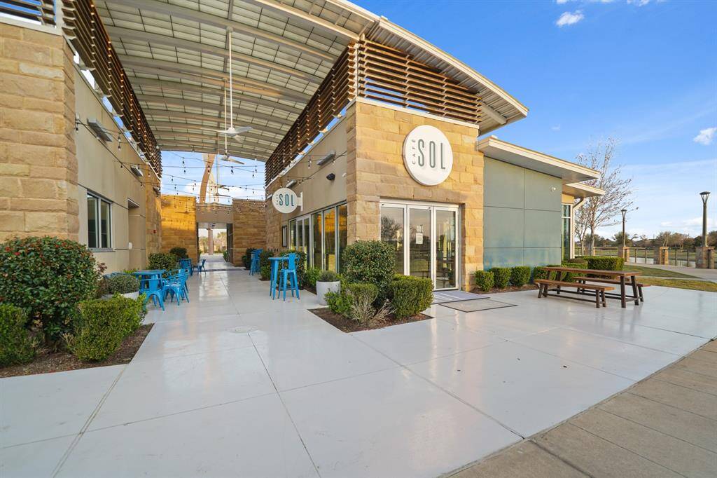 Enjoy a delicious lunch or dinner at the Meridiana community restaurant Cafe Sol.