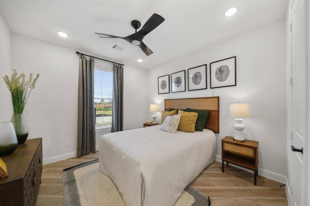Cozy 2nd bedroom