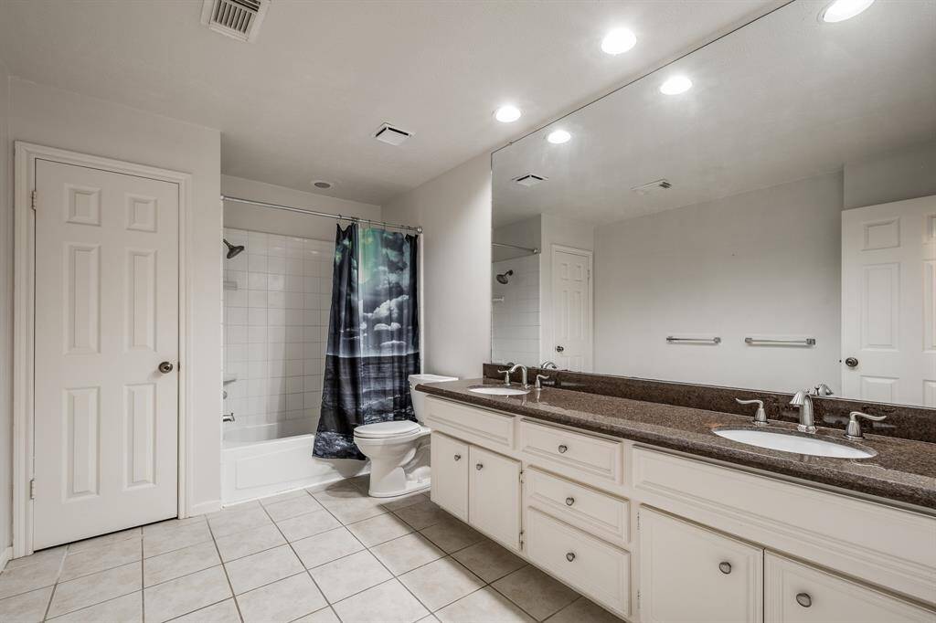 Second full bathroom upstairs.