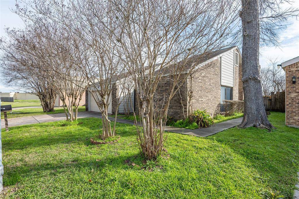 Located on a quiet street, this home offers convenient access to schools, shopping, and parks, making it an ideal location for both relaxation and everyday essentials.