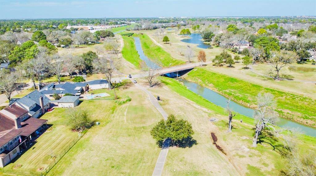Aerial view of 7214 Halfpenny (second home on the left), Wolfpen Tee Box 4, and Horsepen Bayou, looking north towards Cypress.