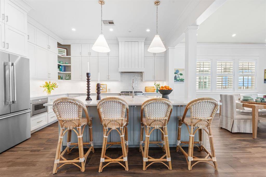 Large island kitchen with barstool seating for 4.