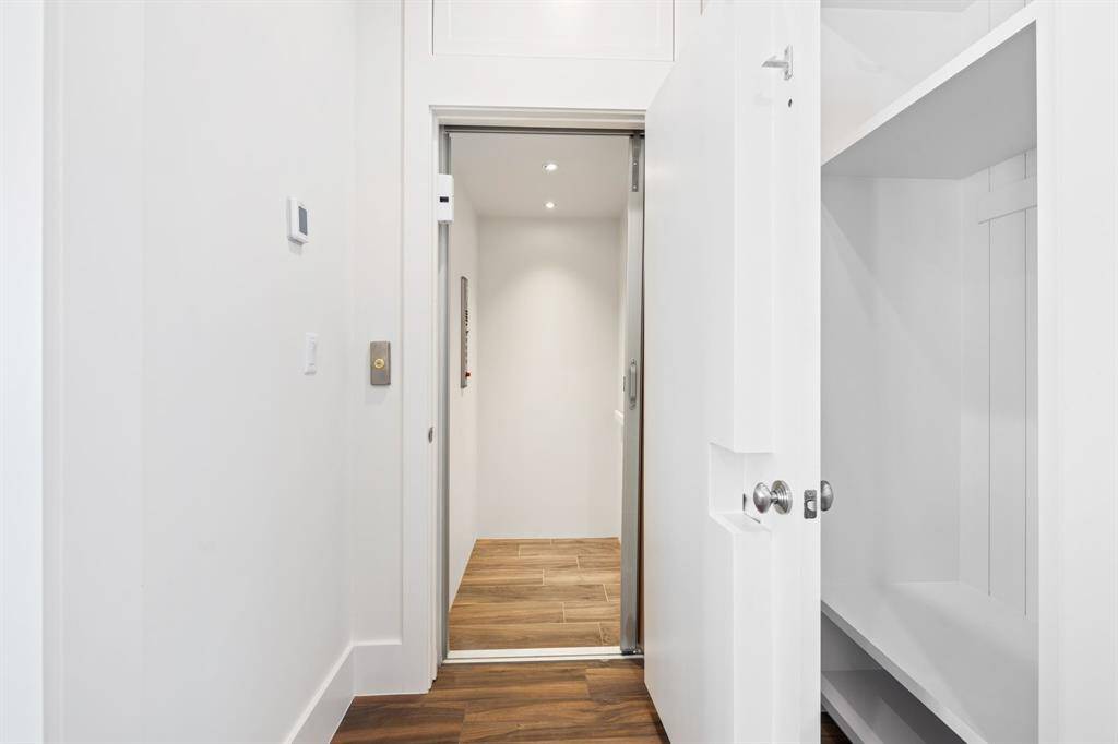 Elevator to all 3 levels