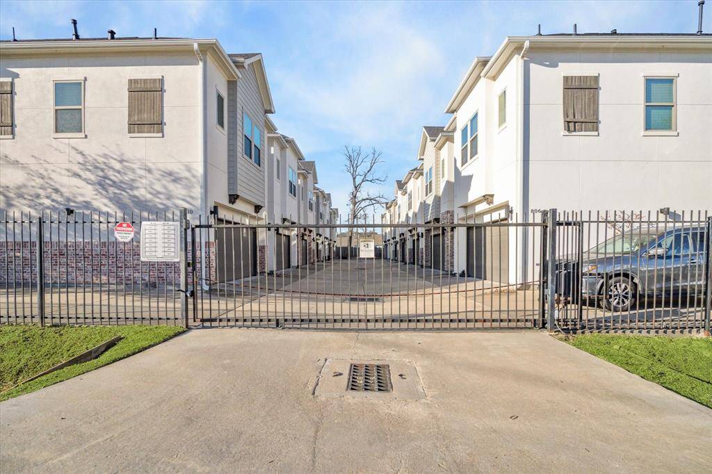 Welcome home to 806 Thornton Rd!