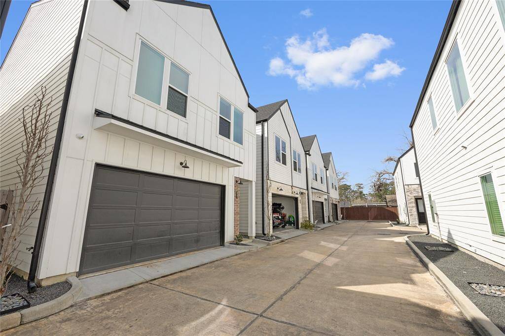 Pull into your private garage in this 3 Bedroom, 2.5 Bathroom, 2 Story detached home.